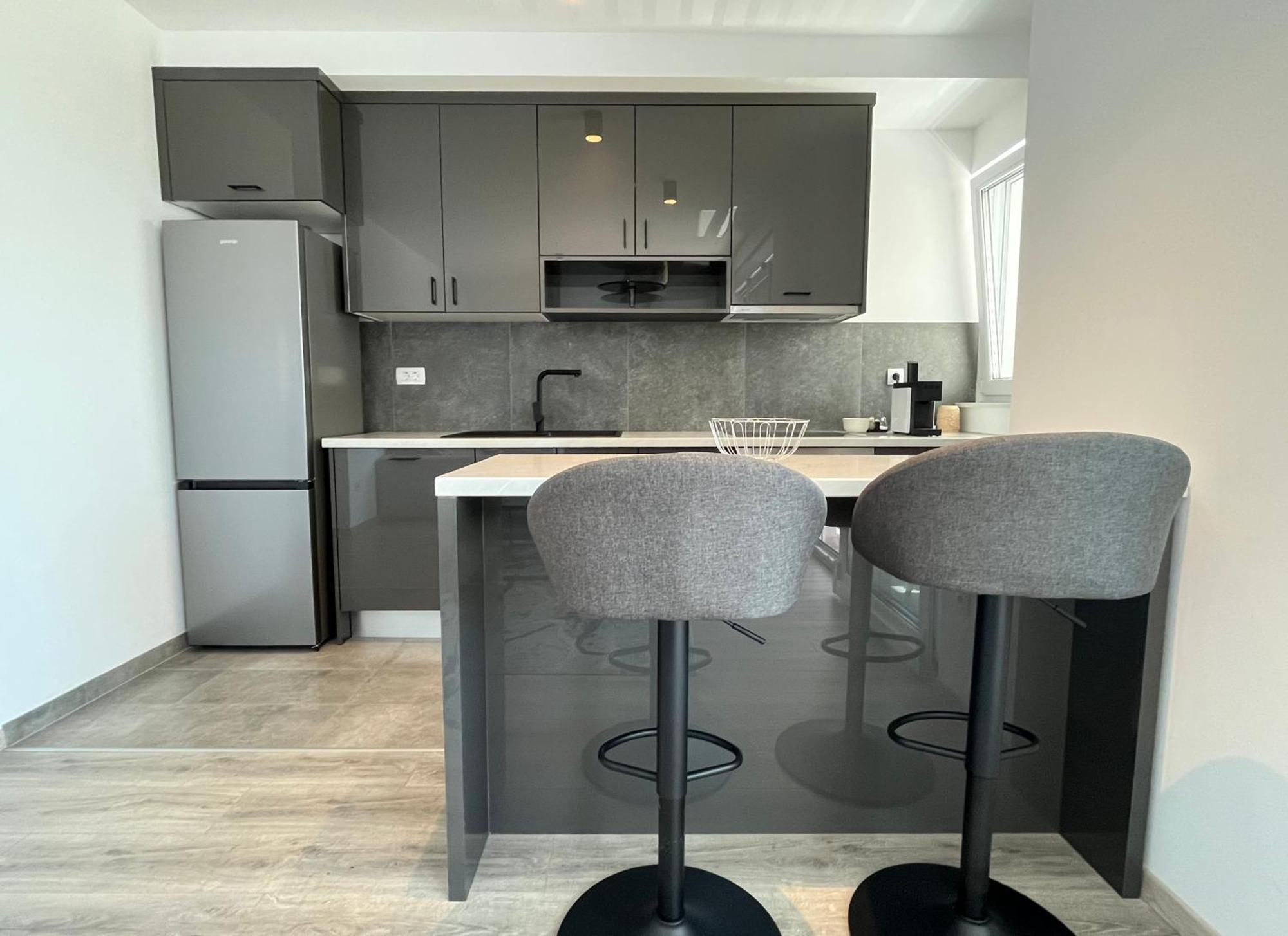 Apartmán Neue Familienwohnung Meerblick - Klima & Parkplatz Makarská